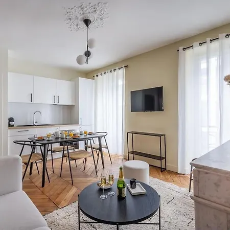 3 Two Bedrooms Champs Elysees Arc De Triomphe Ac Paříž